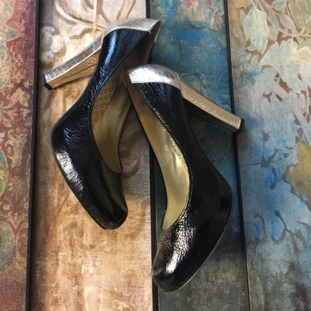 oh...Deer Size 9 Serena Black & Gold Pumps Heels